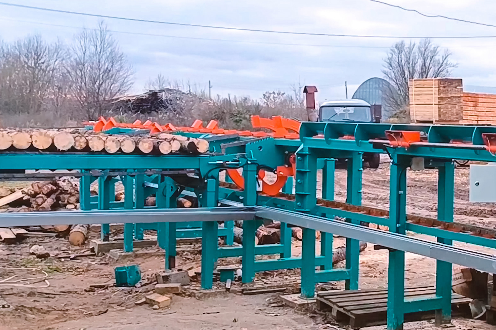 Линия сортировки и раскряжевки паллетной заготовки